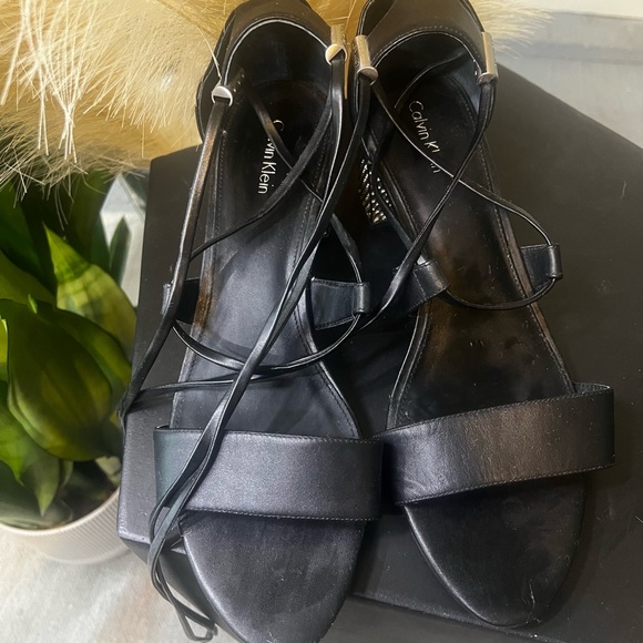 Calvin Klein Black Strappy Block Heel - Size 10 - Picture 3 of 4